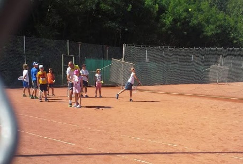 Tečaj tenisa za aktivne počitnice