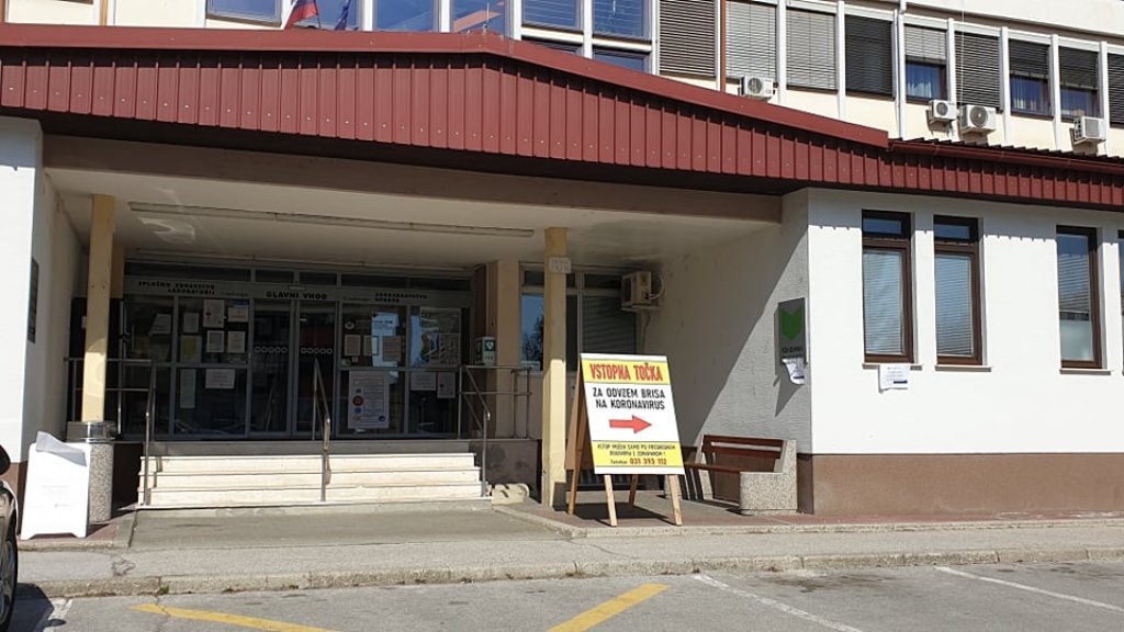 Pet zaposlenih v slovenjgraški bolnici s potrjeno okužbo